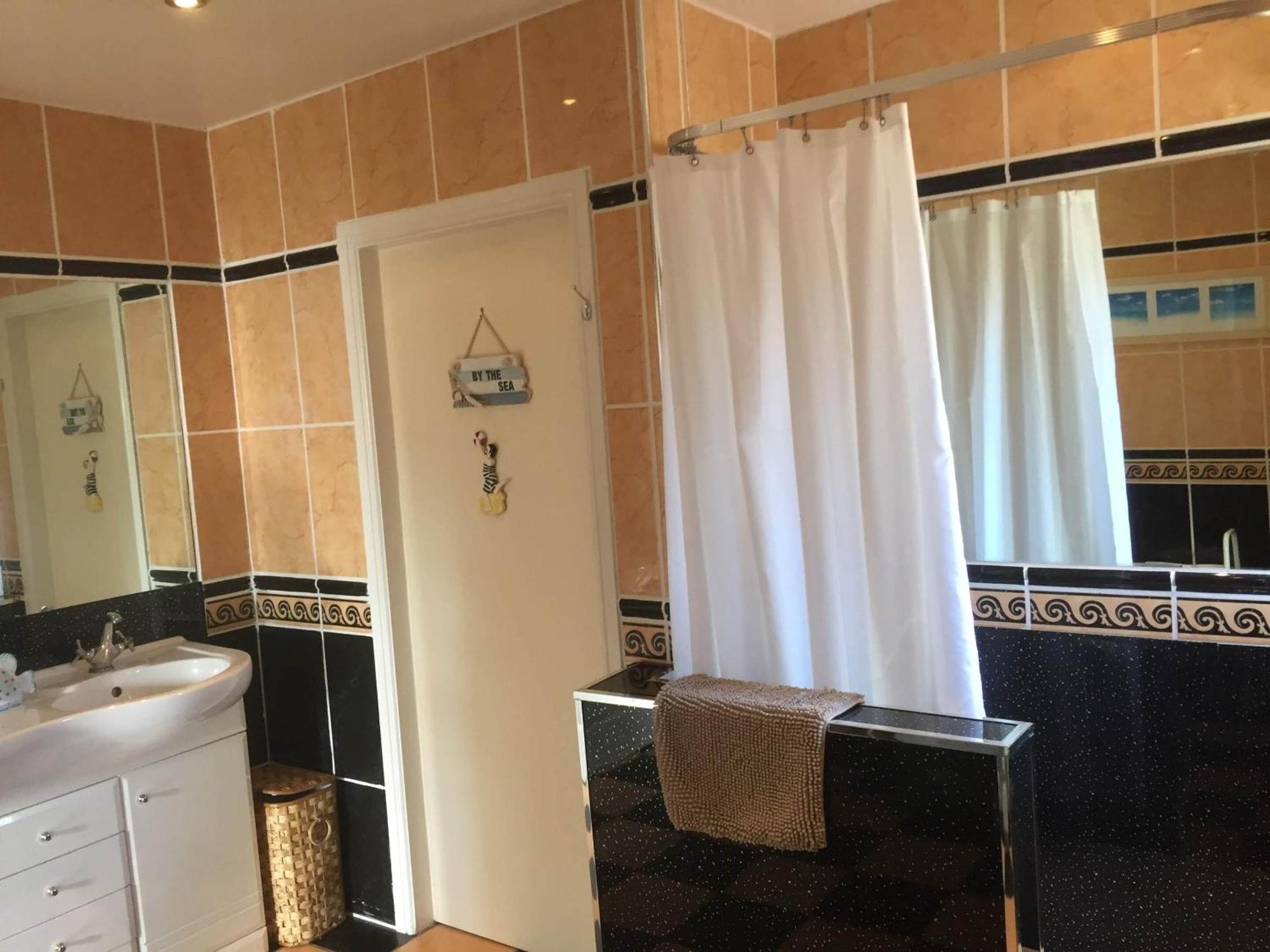 Hogwarts Bed And Continental Breakfast Villa Sheerness Oda fotoğraf